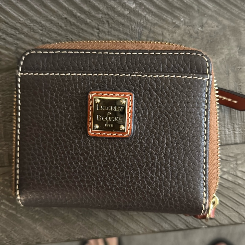 Dooney & Bourke all round zip wallet